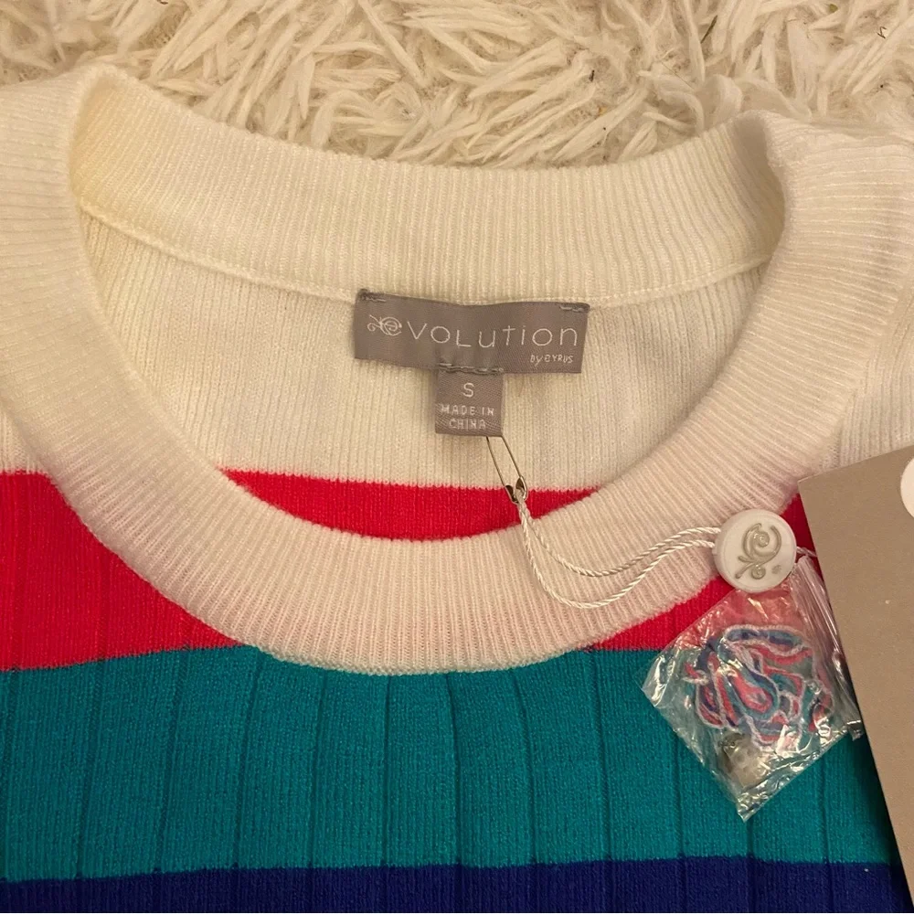 NWT EVOLUTION BY CYRUS Rooney Button Cuff Sweater size S from Stitch Fix - Picture 3 of 6